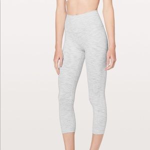 NWOT Lululemon wonder under high-rise crop